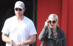 dean mcdermott gets tattoo of tori spelling